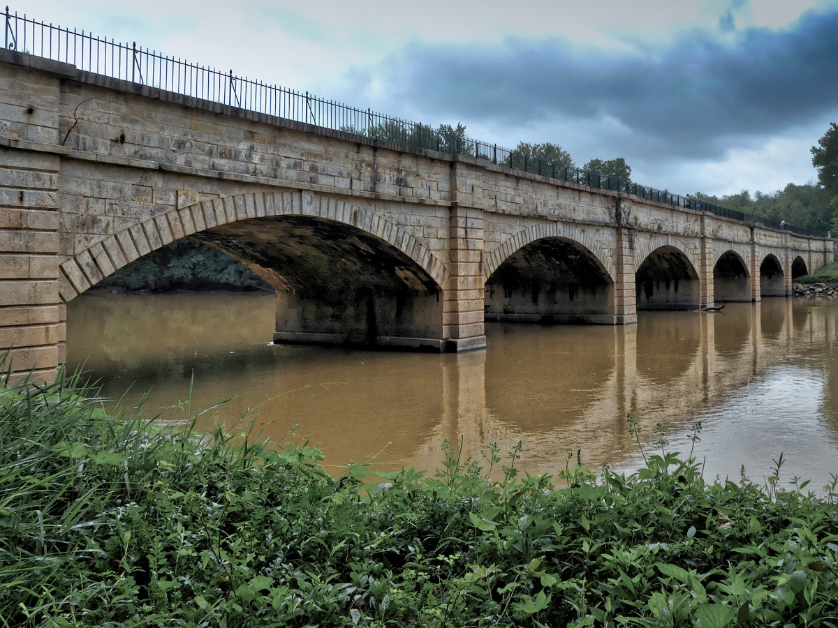 Profile of the Monocacy Aqueduct on a cloudy day.